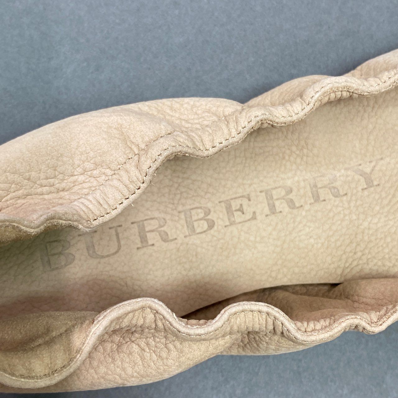 7a10 《極美品》 BURBERRY バーバリー ゴールドピンバックル レザーバレエシューズ 37 ベージュ Leather イタリア製 フラット