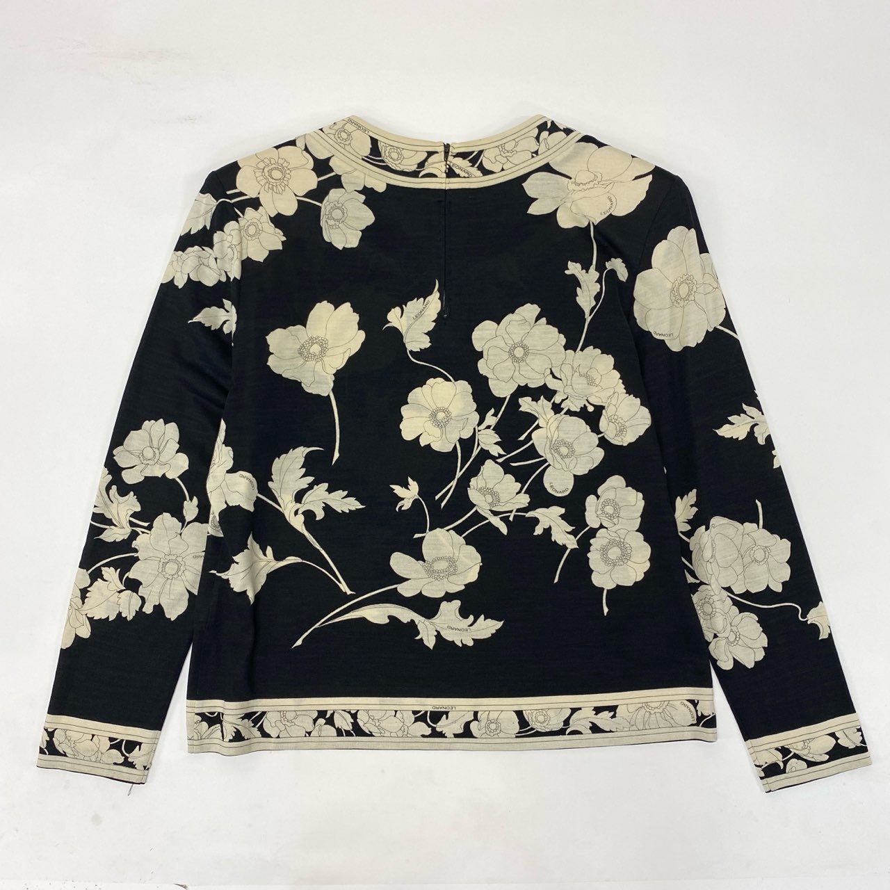 19k10 LEONARD レオナール 長袖カットソー クルーネック 花柄 0389991 Mサイズ ブラック アイボリー レディースu02t