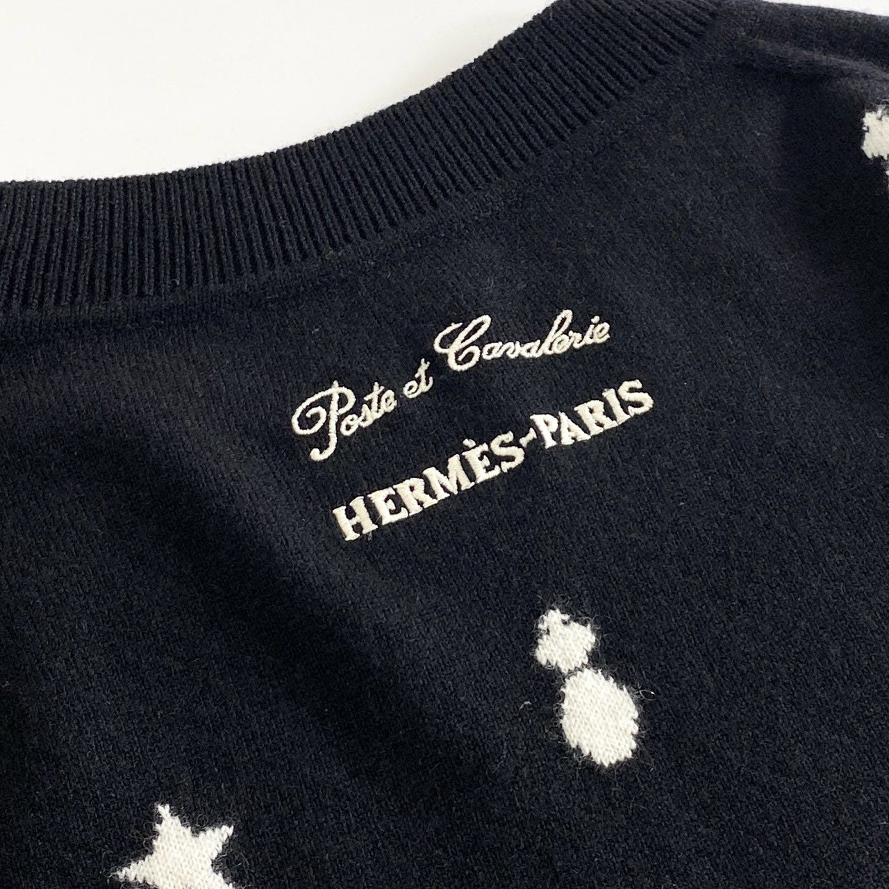 79j2 HERMES エルメス Poste et Cavalerie サーベル飾袋 刺繍 カシミアニット セーター サイズ42 ブラック ホワイト カシミヤ100％ レディース イタリア製