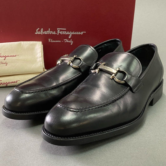 7f7 【イタリア製】 Salvatore Ferragamo サルヴァトーレ フェラガモ ARON ホースビットローファー ガンチーニ サイズ8EEE ブラック NERO CARF メンズ 靴