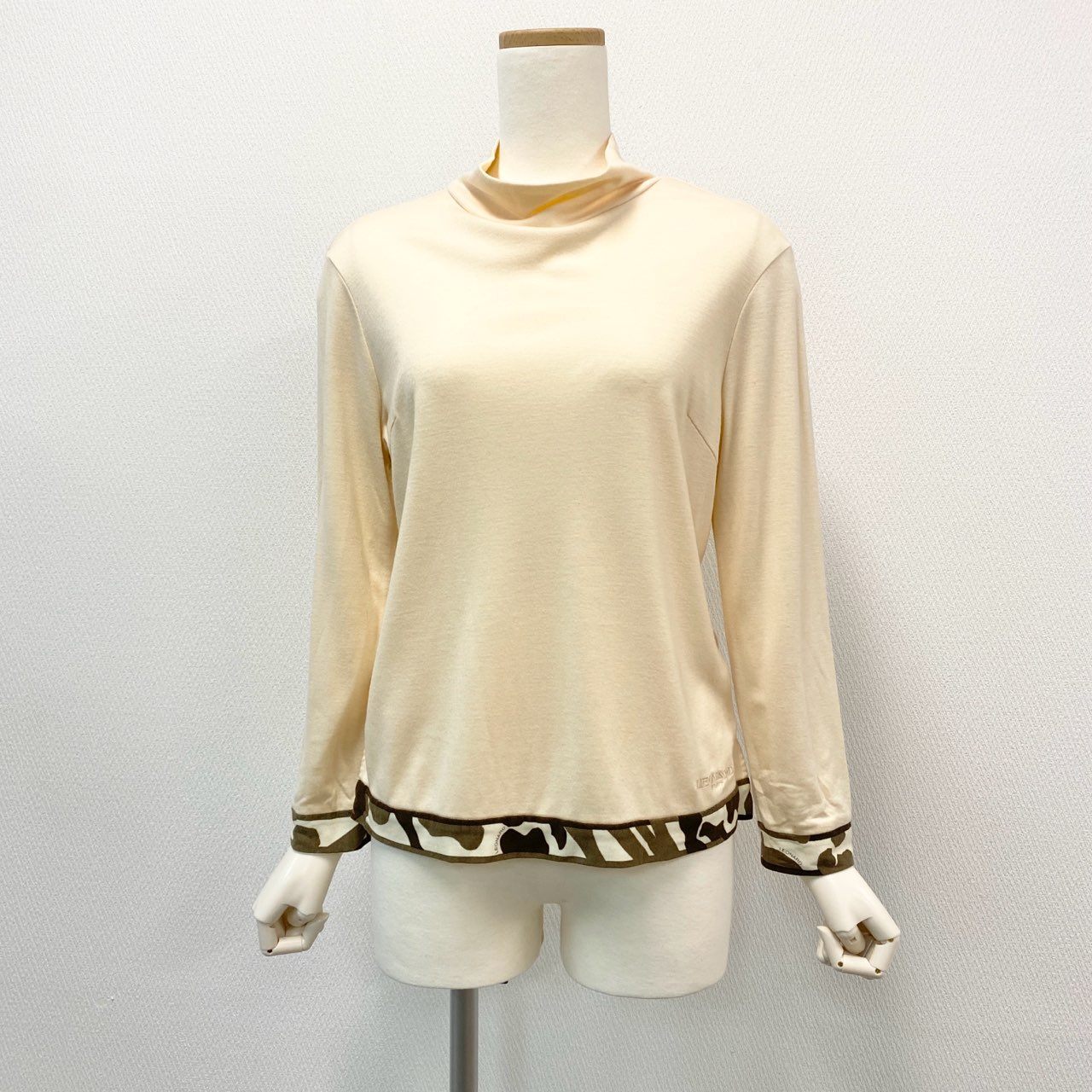 10i16 LEONARD レオナール ハイネックニット モックネック 長袖ニット 薄手 レディース 女性用 0568252 40 アイボリー ブラウンu02t