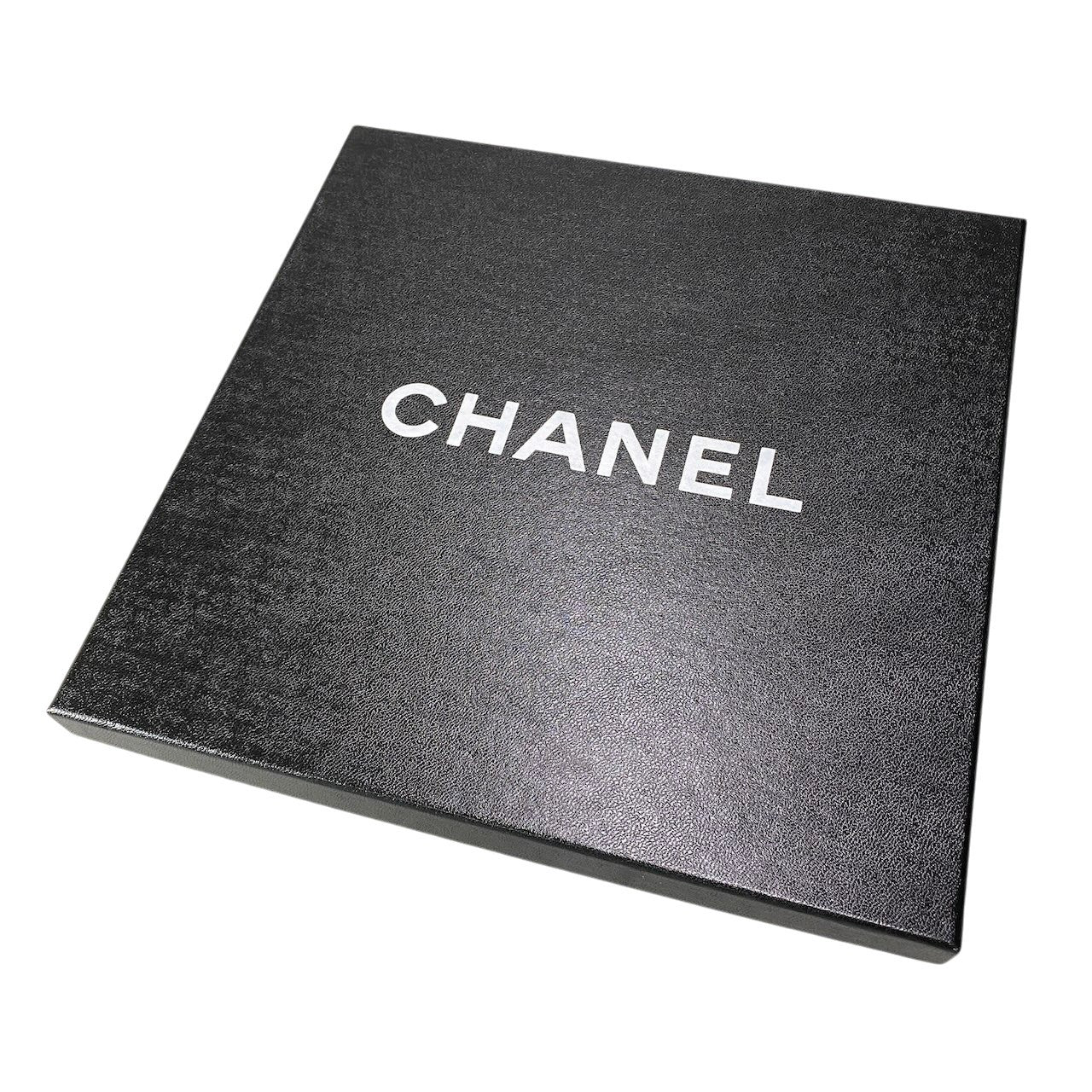 e13 CHANEL シャネル シルクスカーフ 長方形 ココマーク 総柄 ホワイト シルク100％ レディース 女性用k02i