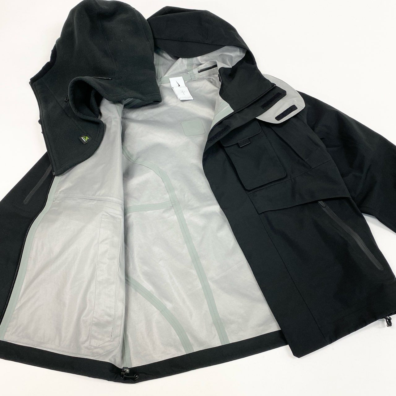 84L19 【美品】Nike×Travis Scott ナイキ トラビススコット ゴアテックス テクニカルジャケット フーディージャケット Sサイズ ブラック メンズo07t