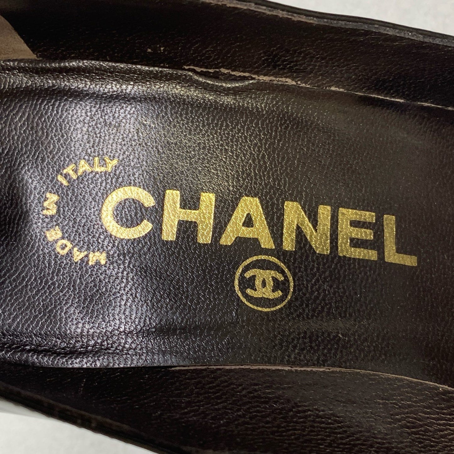 3i30 CHANEL シャネル ココマーク 金具ロゴ パテントレザー ヒール シューズ 34 1/2サイズ ブラック レザー レディース シューズt18r