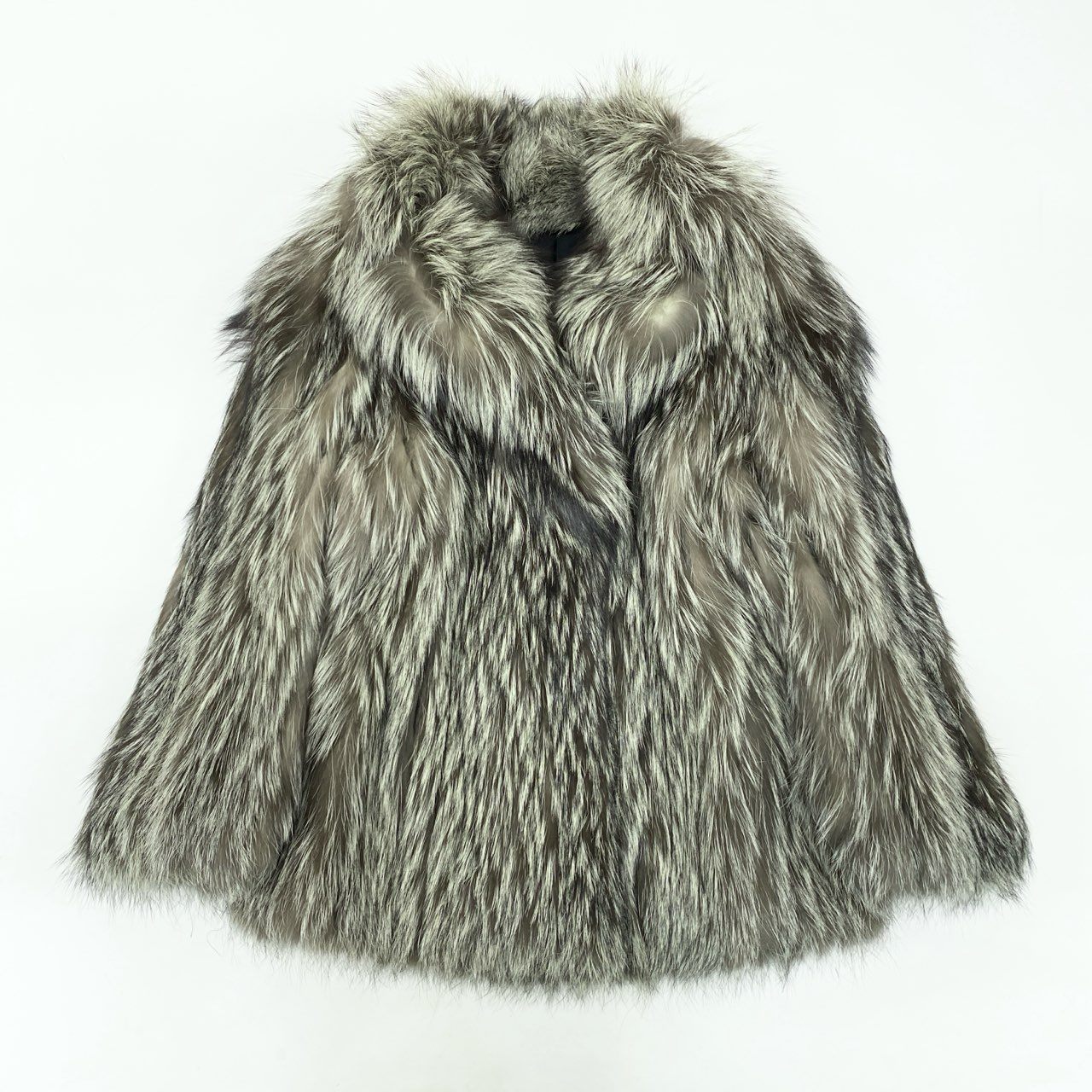 39k1《美品》 SAGA FOX サガフォックス 金サガ シルバーフォックス リアルファーコート 最高級本毛皮 FOX FUR COAT 毛並み◎t18r