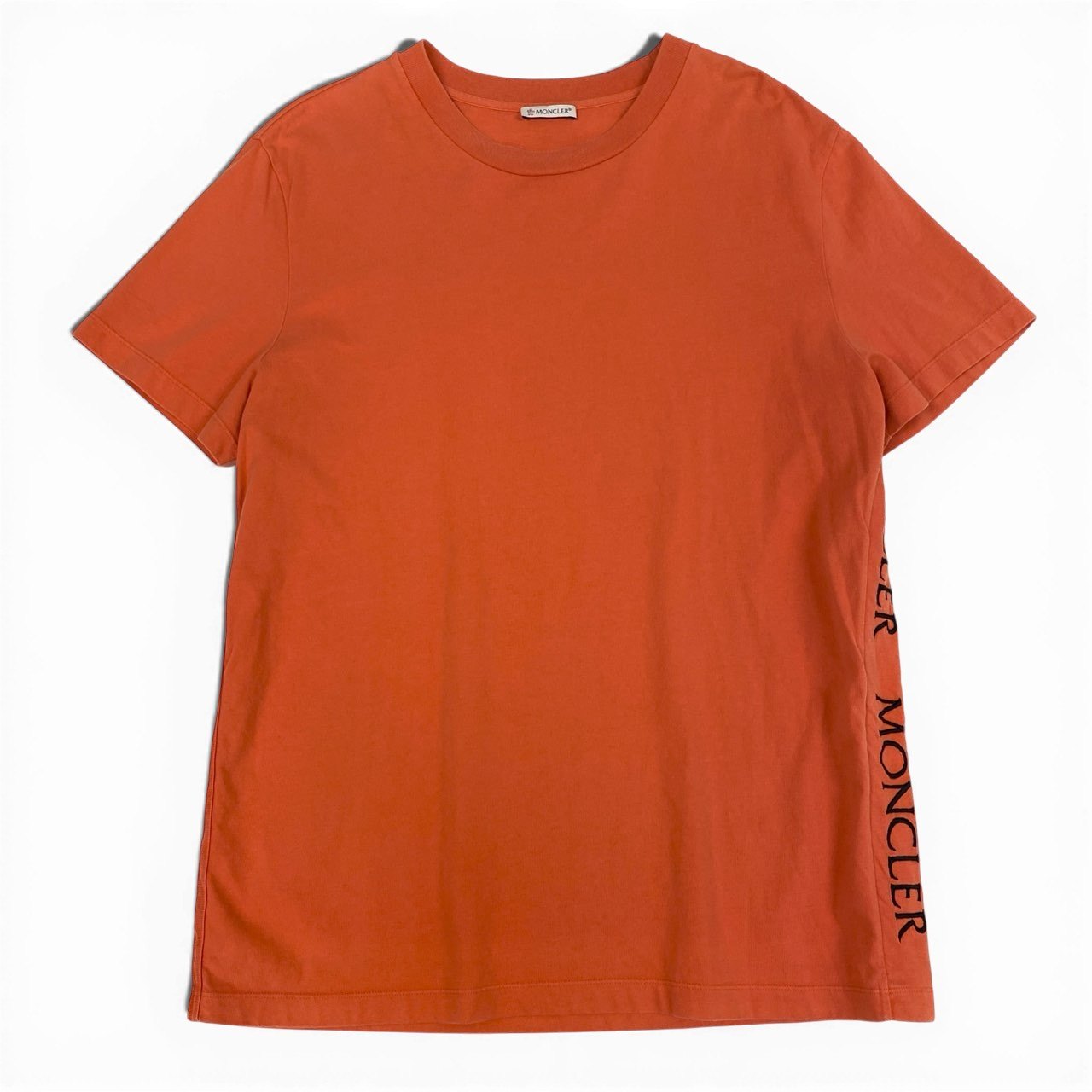 35a30 MONCLER モンクレール 半袖Tシャツ コットンTシャツ サイドラインロゴ刺繍 トップス F10918C72010 8390T XLサイズ オレンジ コットン100％ メンズ 男性用o07t