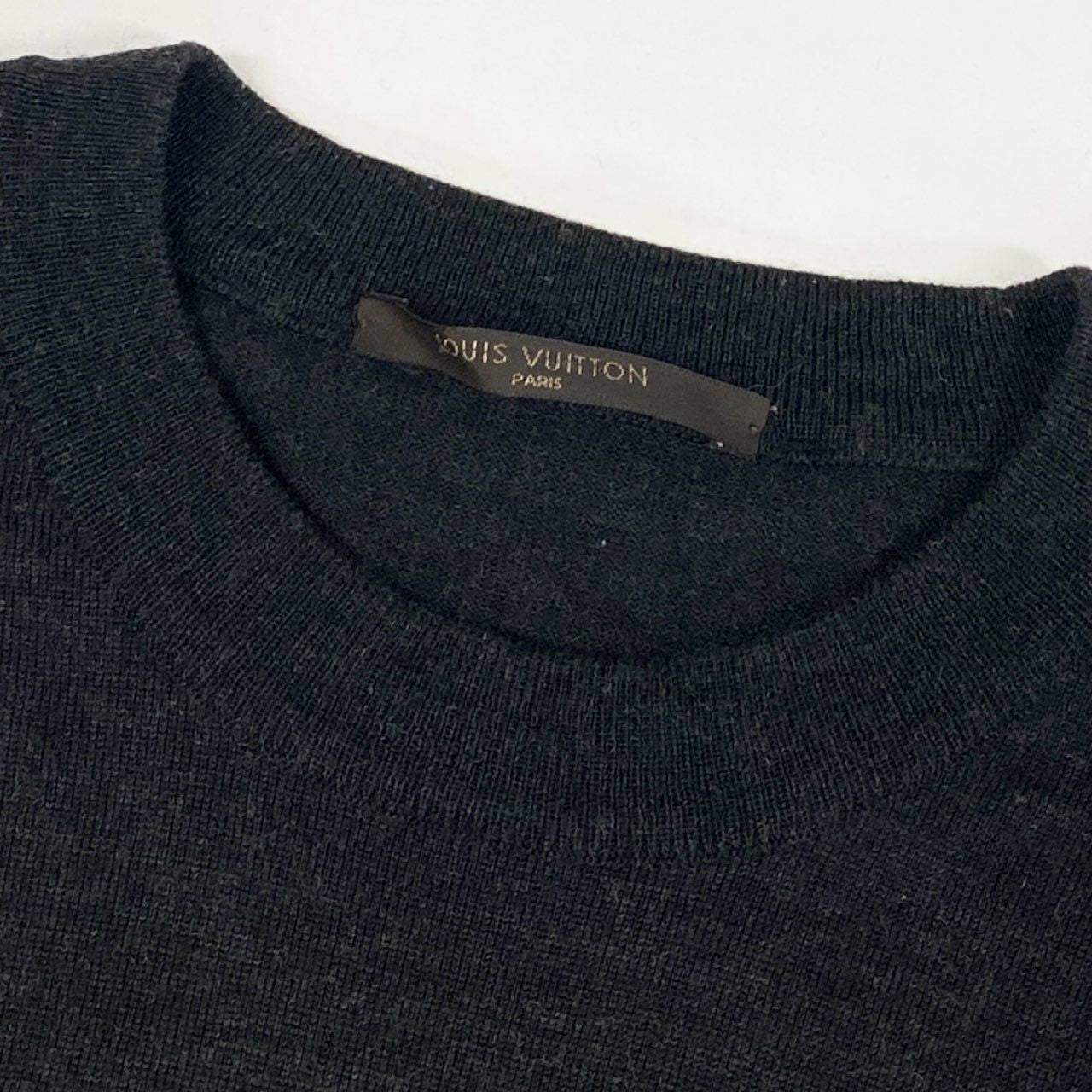 5L17 LOUIS VUITTON ルイヴィトン ニットセーター LVエルボーパッチ トップス イタリア製 Mサイズ グレー ウール100％ メンズu02t