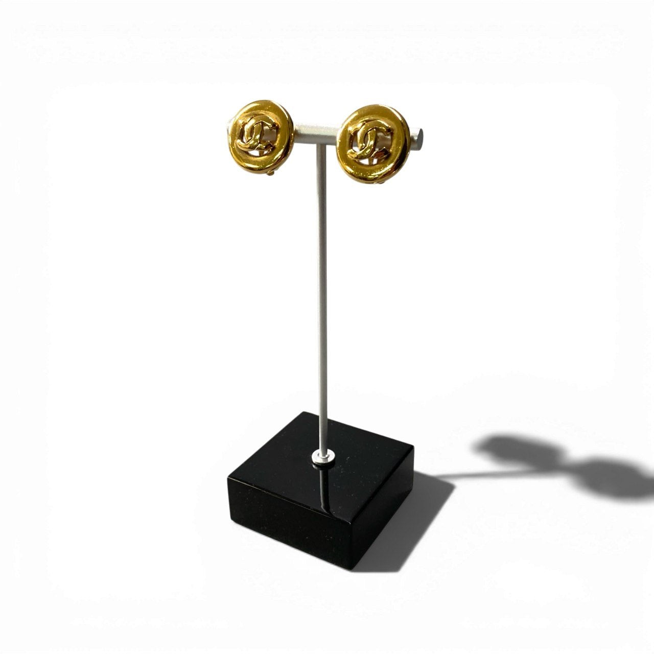 b5 Vintage CHANEL Coco Mark Gold Earringsta1