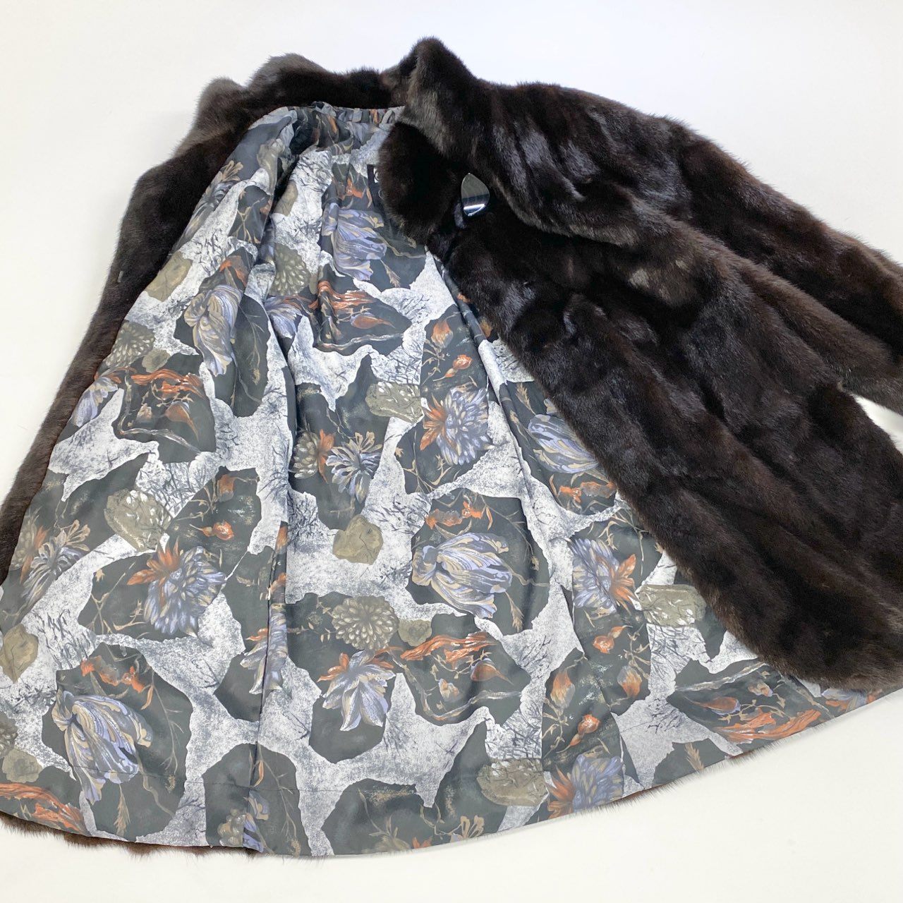 43k14【美品】EMBA エンバ 毛皮コート ファーコート ミンクファー ミンクコート ロングコート 装飾ボタン 裏地総柄 ダークブラウン レディースu02t