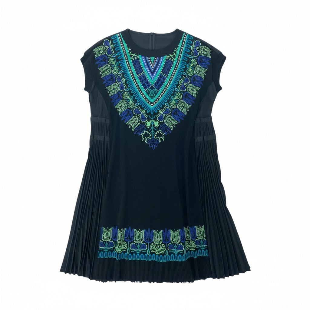 28k29 TOKUKO 1er VOL トクコプルミエヴォル フレンチスリーブ ニットワンピース プリーツ切替 身幅ゆったり○ フロント刺繡 レディース 女性用 ９ ブラックu02t