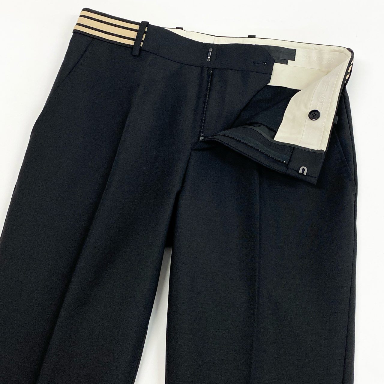 37a26 Alexander McQueen アレキサンダー マックイーン イタリア製 テーパードスラックスパンツ ボトムス  418017 QGU68 44 ブラック ウール ブラックo07t