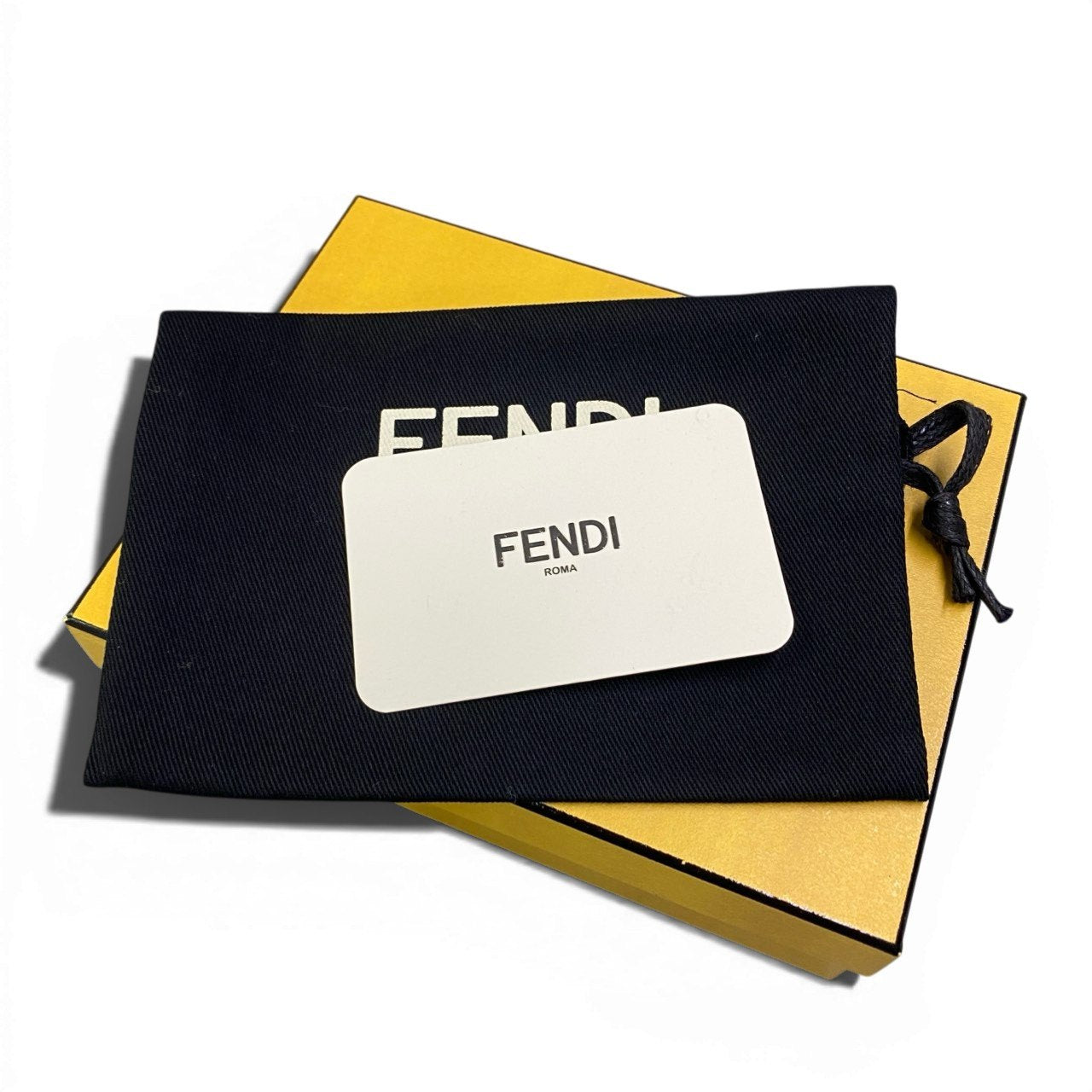 b17 FENDI Peekaboo Turnlock Tri-fold Compact Walletta1