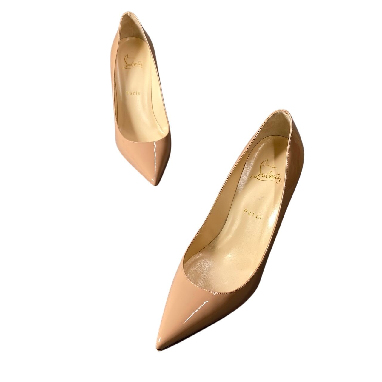 h10 【極美品】Christian Louboutin ポインテッドトゥ パテント パンプス 38サイズ ベージュ レザー レディース 女性用k02i