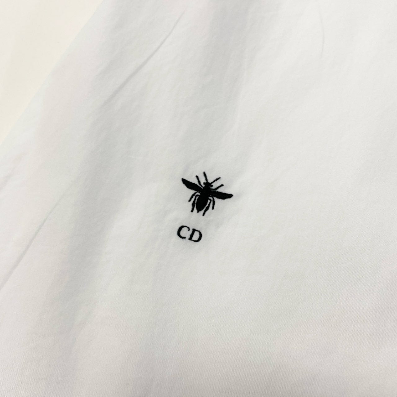 2a29 Christian Dior クリスチャンディオール Beeロゴ刺繍 フレア 半袖シャツ ショートスリーブ イタリア製 111B61A3356 38 ホワイト コットン レディースo07t
