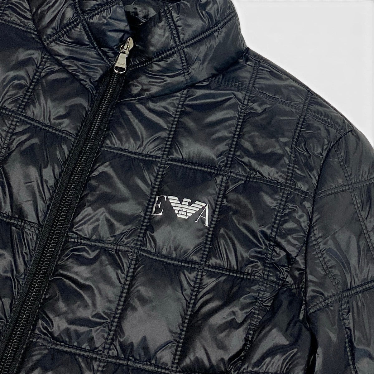 51f27 EMPORIO ARMANI エンポリオアルマーニ キルティングジャケット カシミヤ 中綿ジャケット 胸元ロゴ アウター Sサイズ ブラック ナイロン100％ メンズ 男性用o07t