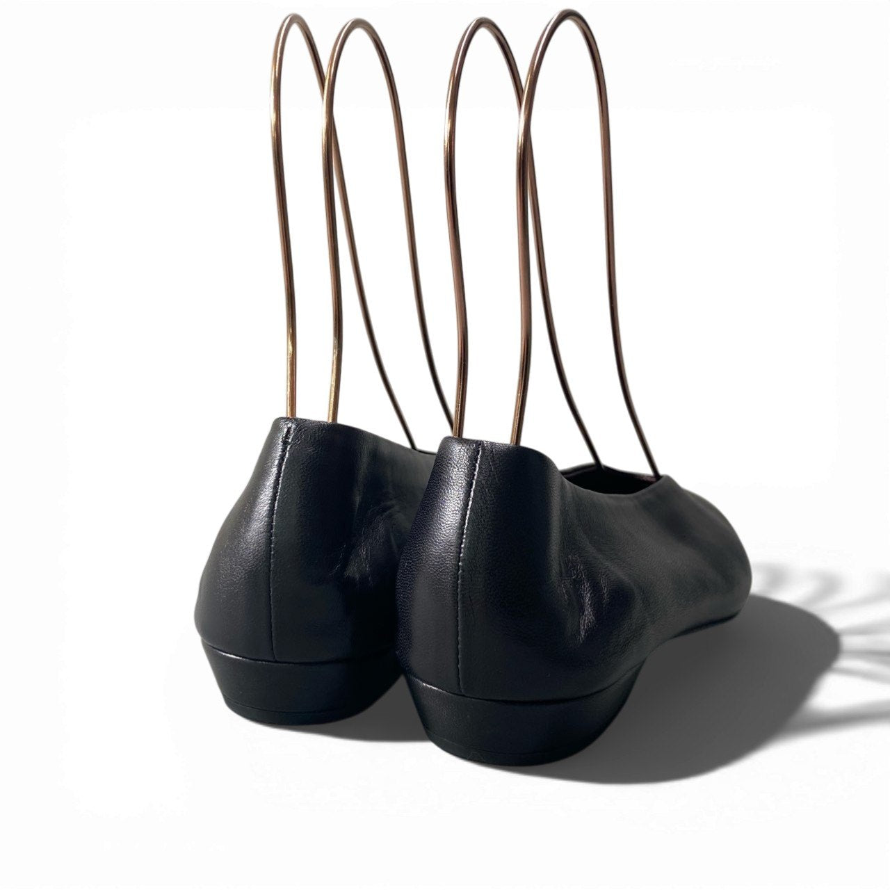 c17 【未使用】BOTTEGA BENETA ボッテガヴェネタ アーモンド フラットシューズ サイズ38 1/2 ブラック レザー レディース 靴 シューズk02i