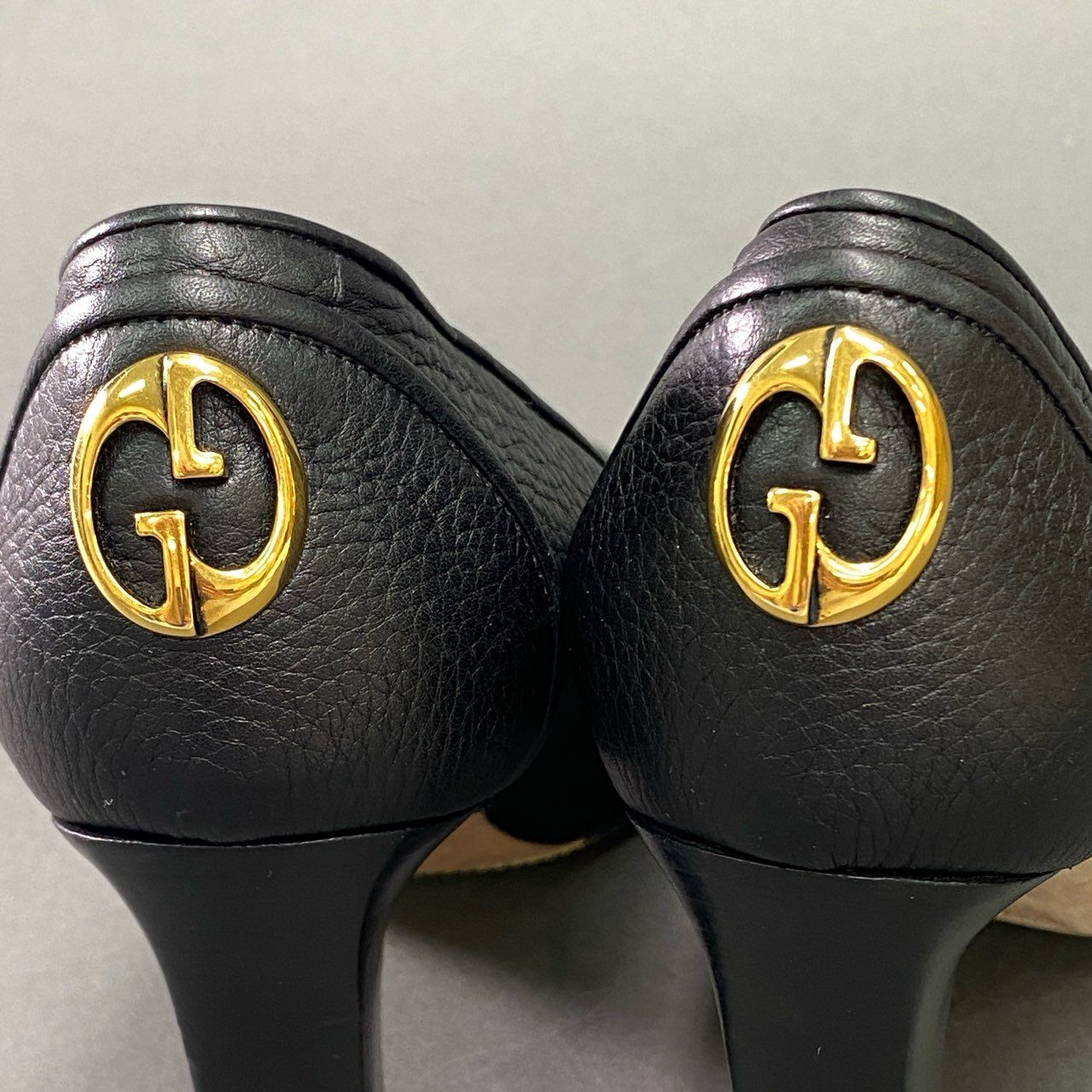 4l19 GUCCI グッチ ゴールドGGロゴ レザーパンプス 36 ブラック Leather イタリア製 シューズ