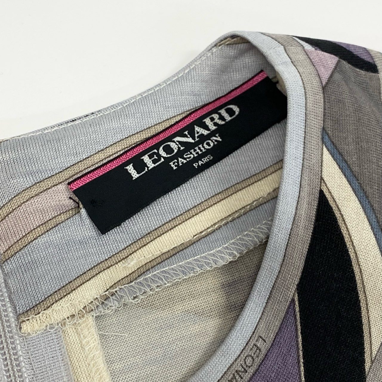 56d13 LEONARD FASHION レオナール ロングスリーブカットソー トップス 総柄プリント  サイズL マルチカラー ウールシルク混 レディース 女性用o07t