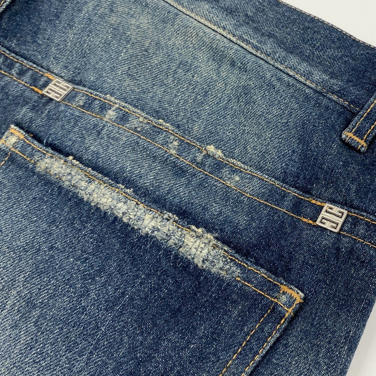 8h4【未使用】GIVENCHY ジバンシー 2023AW ダメージジーンズ ダメージ加工 デニム サイズ31 インディゴ メンズ made in japank02i