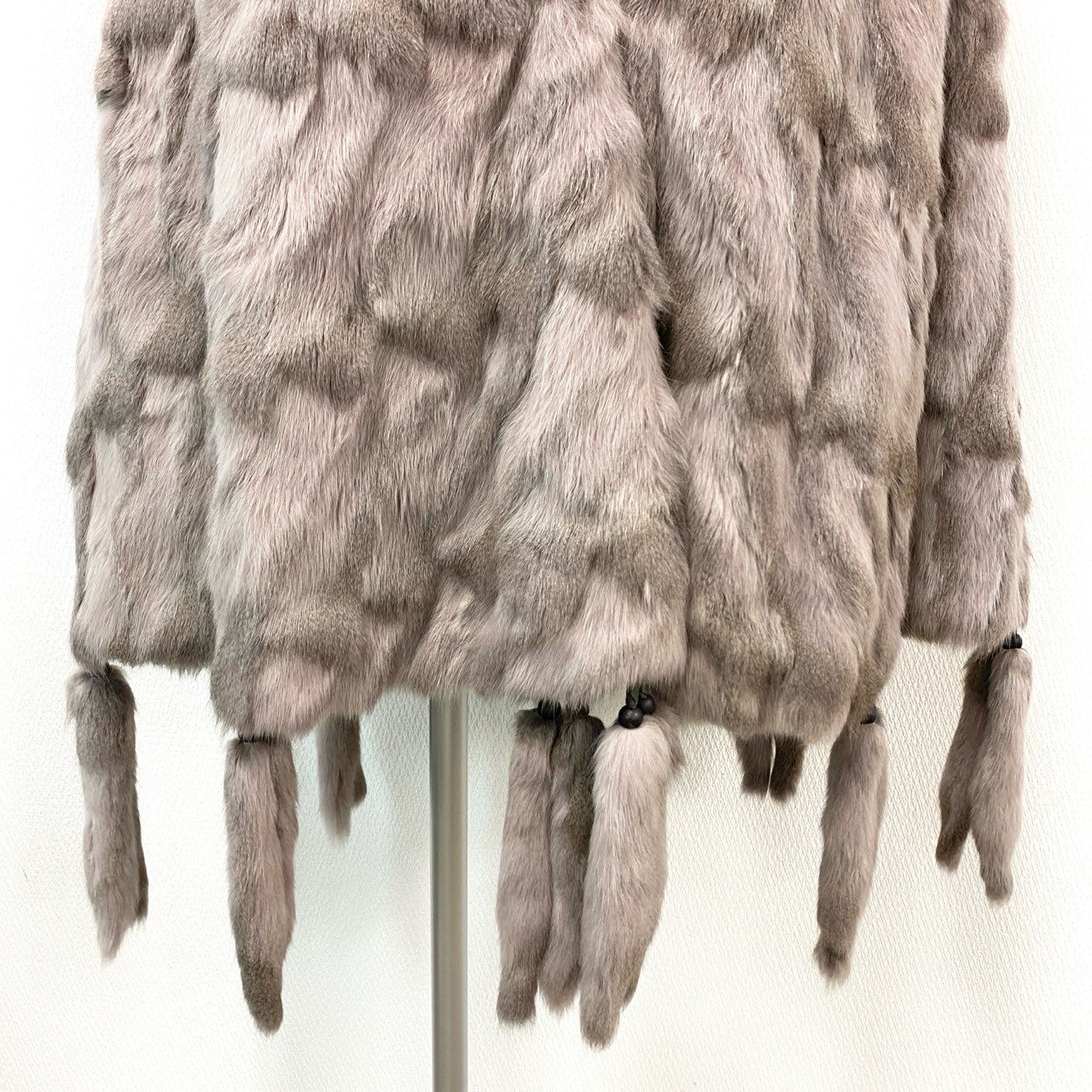 86j23 《タグ付き》 MOONBAT ムーンバット 本毛皮 レアデザイン リスファー  ポンチョ コート ティペット グレイッシュピンク リスファー 定価58万円u02t