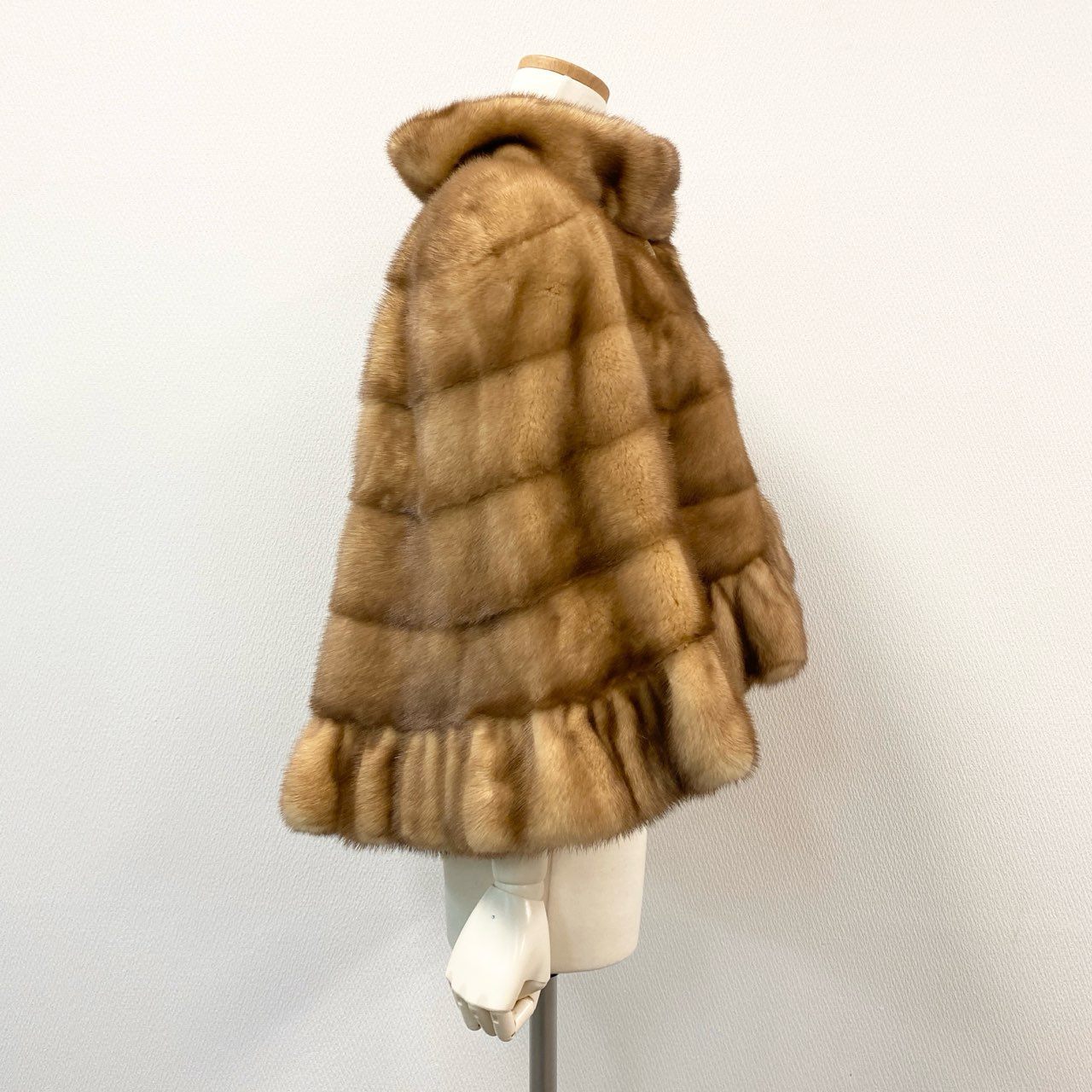 53k10《希少》 CRESCE ミンクファー フリルデザイン ケープ F 最高級本毛皮 金ボタン ポンチョ MINK FUR コートt18r