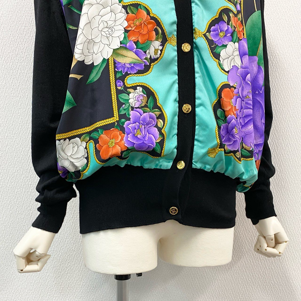 86i11 【美品】 LEONARD レオナール  ニット ナイロン切替カーディガン アンサンブル 長袖ニット 金ボタン レディース 女性用 2 ブラック グリーン マルチカラーu02t