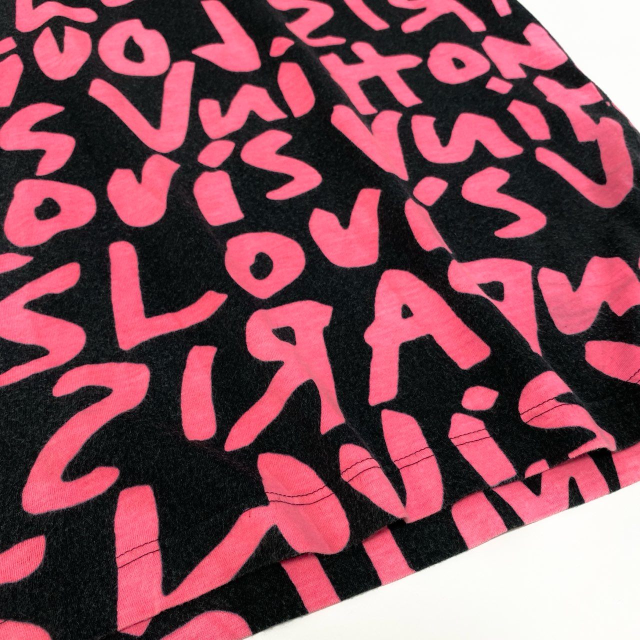 86a15 【Vintage】LOUIS VUITTON ルイヴィトン グラフィティ 半袖Tシャツ サイズXS ブラック ピンク レディース トップスk02i