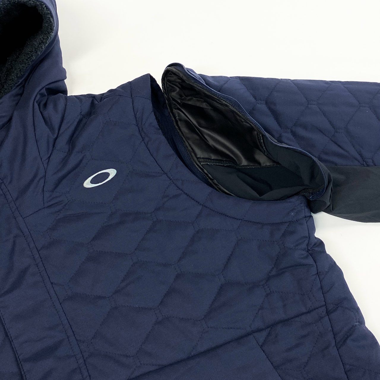78i10-5《未使用品》タグ付 OAKLEY オークリー UNEVEN PUFF JACKET 3.0 中綿2wayジャケット ベスト ゴルフウェア アウター ロゴ刺繍 大きいサイズ FOA402870 2XL ネイビー メンズk02i