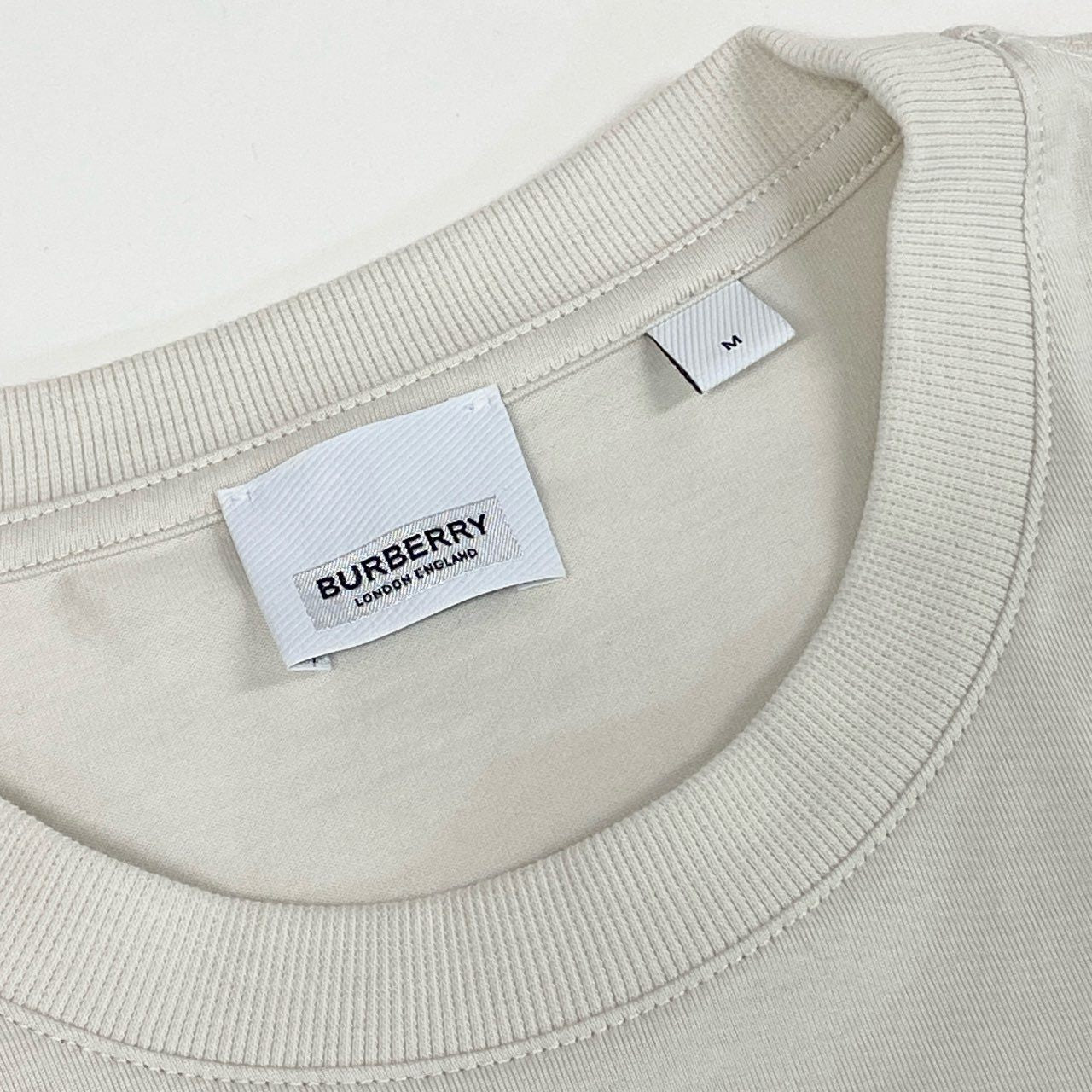 41a5 《美品》 BURBERRY バーバリー 22SS エンボスロゴ オーバーサイズ Tシャツ 8050732 M ホワイト 画像参照 カットソー ユニセックス 半袖