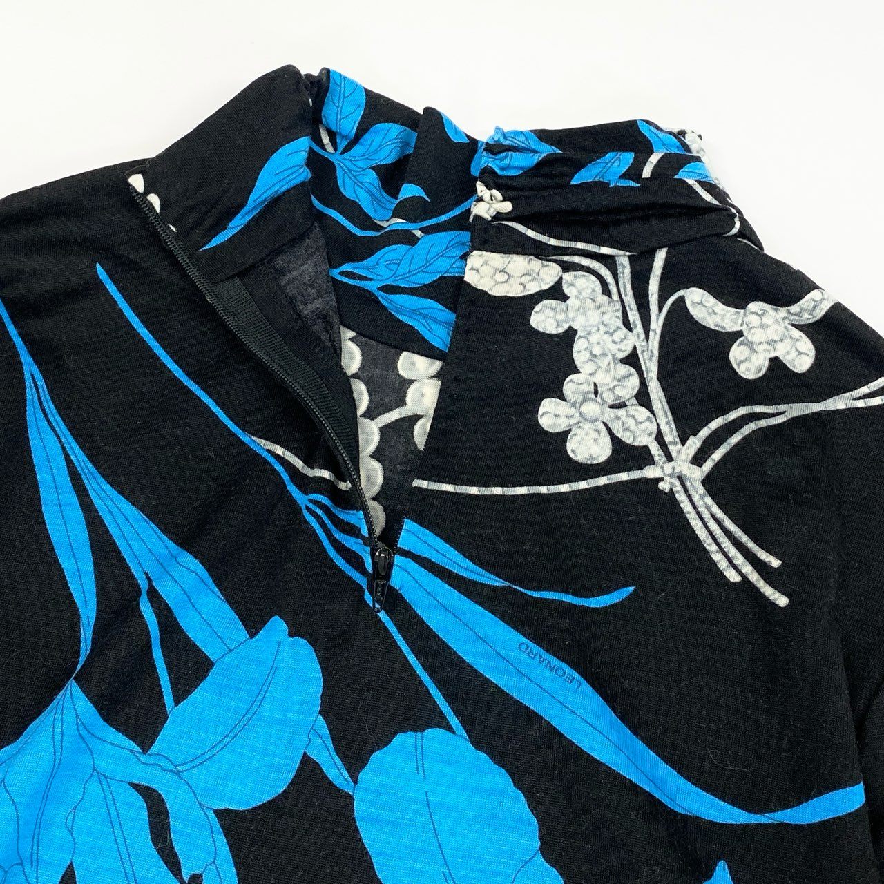 60d13 LEONARD FASHION レオナール ロングスリーブカットソー 美しい花柄プリント ハイネック トップス ウールシルク混 サイズ40 ブラック レディース 女性用u02t
