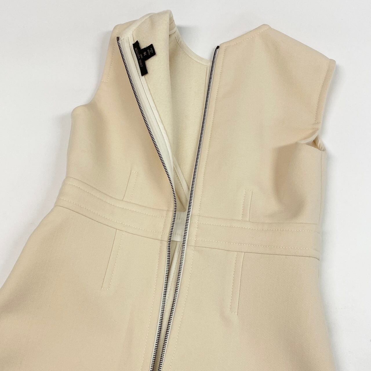 Ec31 《美品》 LOUIS VUITTON ルイヴィトン Vステッチ ノースリーブ ワンピース V Stitch Sleeveless Dress サイズ36 アイボリーt18r