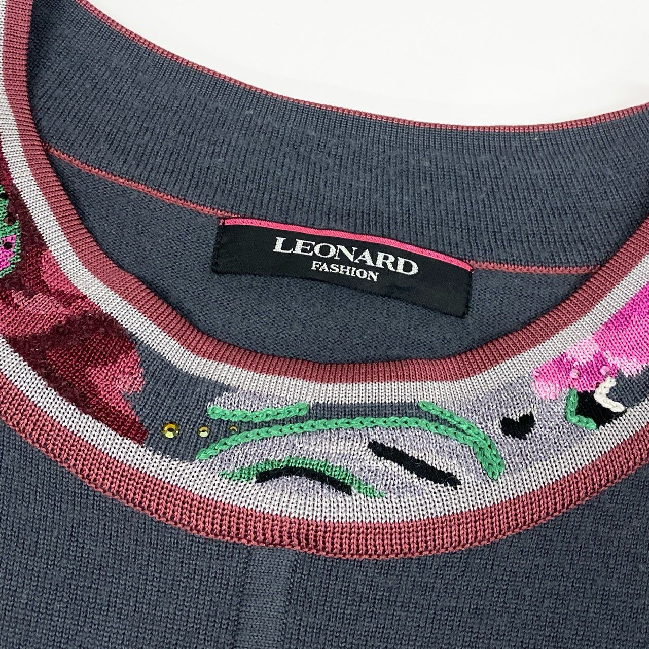 63d13 LEONARD FASHION レオナール 七分袖 ニットワンピース 膝丈ワンピース 花柄刺繍 ラインストーン装飾 リブ切替 ウールシルク混 サイズ40 グレー レディース 女性用o07t
