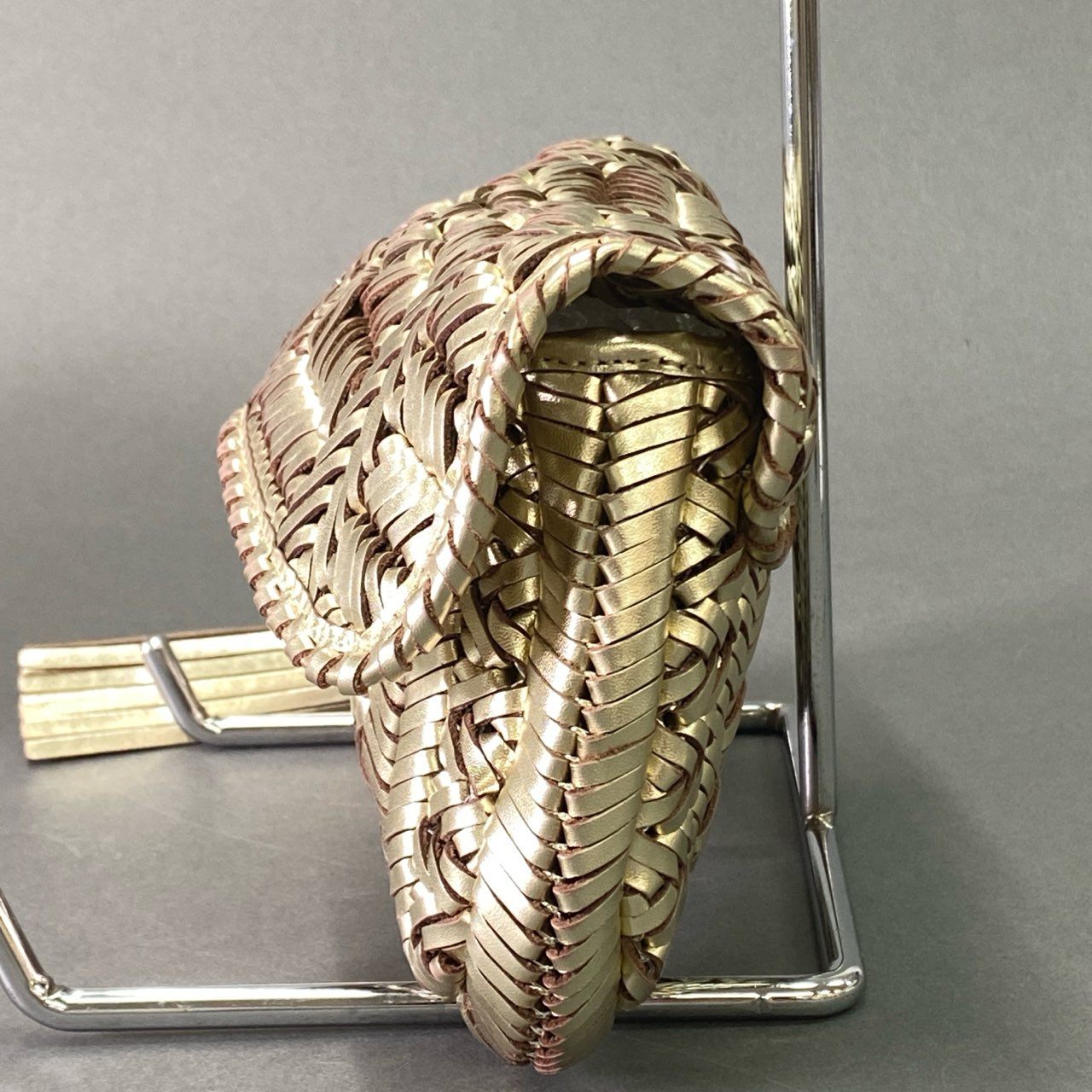 Dl9 ANYA HINDMARCH アニヤハインドマーチ 編み込み クラッチバッグ ゴールド レザー 結婚式 セレモニー パーティ ポーチ カバン
