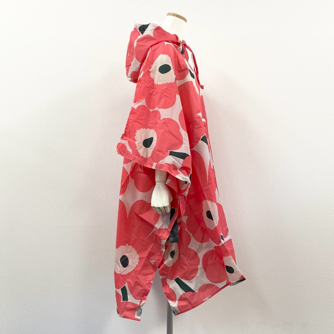63d13 【未使用タグ付】 marimekko マリメッコ  Unikko Rain Poncho レインコート ポンチョ ウニッコ柄 花柄プリント ONE SIZE ピンク ホワイト レディース 女性用u02t