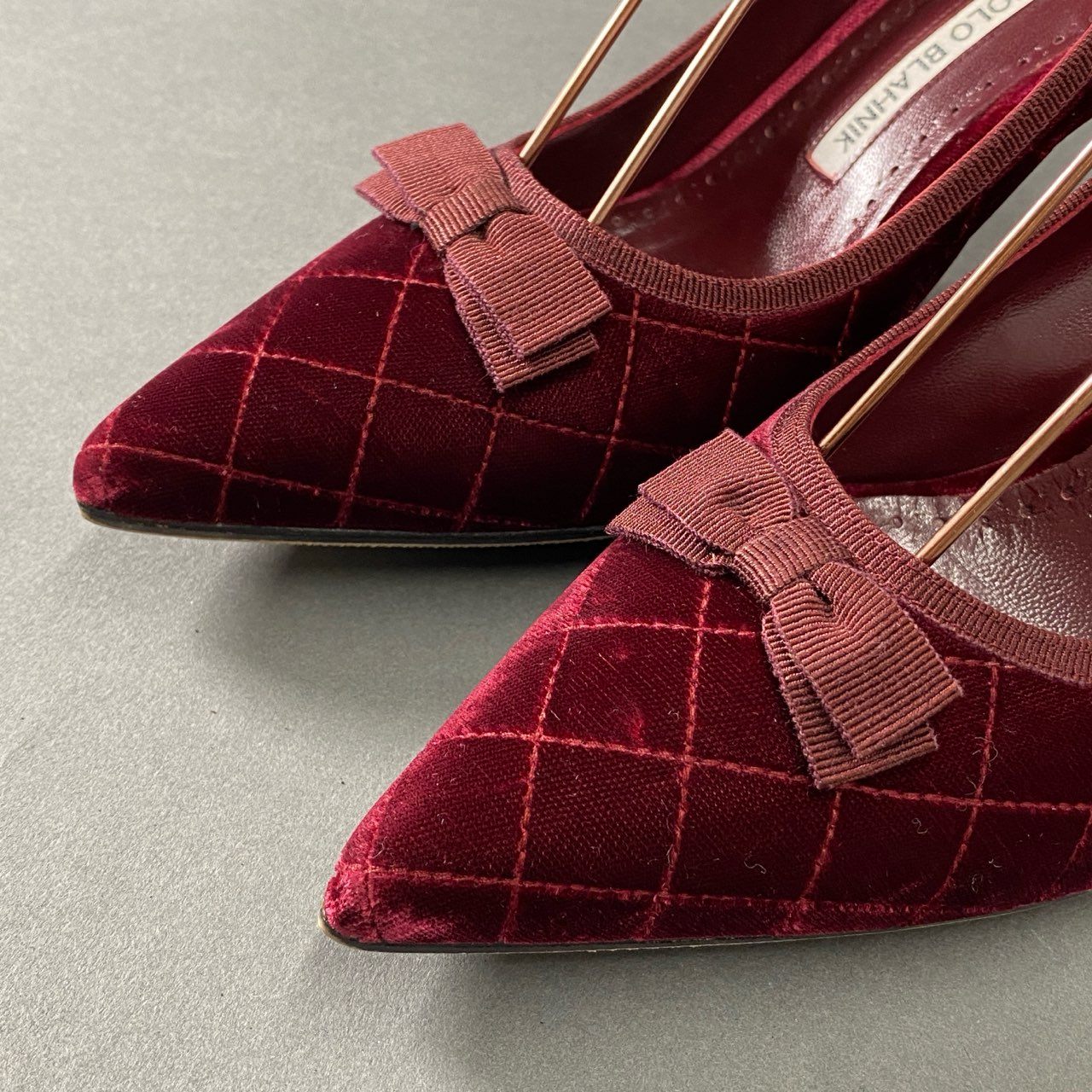 1h2 MANOLO BLAHNIK マノロブラニク ベルベット リボンパンプス 38 1/2 ワインレッド ベロア シューズ イタリア製