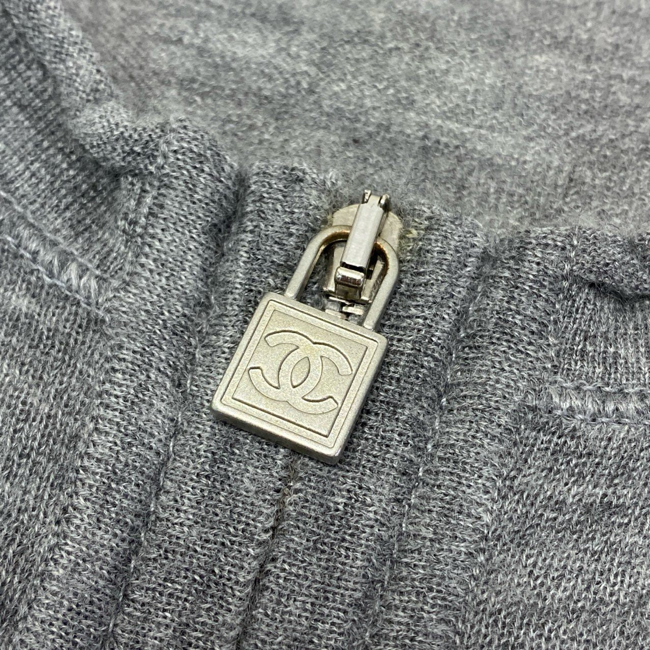 38a16 CHANEL SPORT シャネル スポーツ 2009年 スパンコール ココマーク カシミヤ100 薄手ニット カーディガン アンサンブル P36086 38 グレー レディース ニットta1