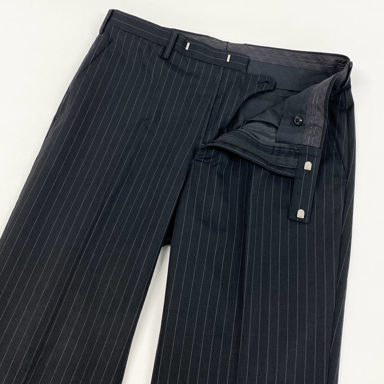 83i3 BURBERRY バーバリー セットアップスーツ テーラードジャケット スラックスパンツ ストライプ ビジネス フォーマル 40 ブラック ダークグレー メンズo07t