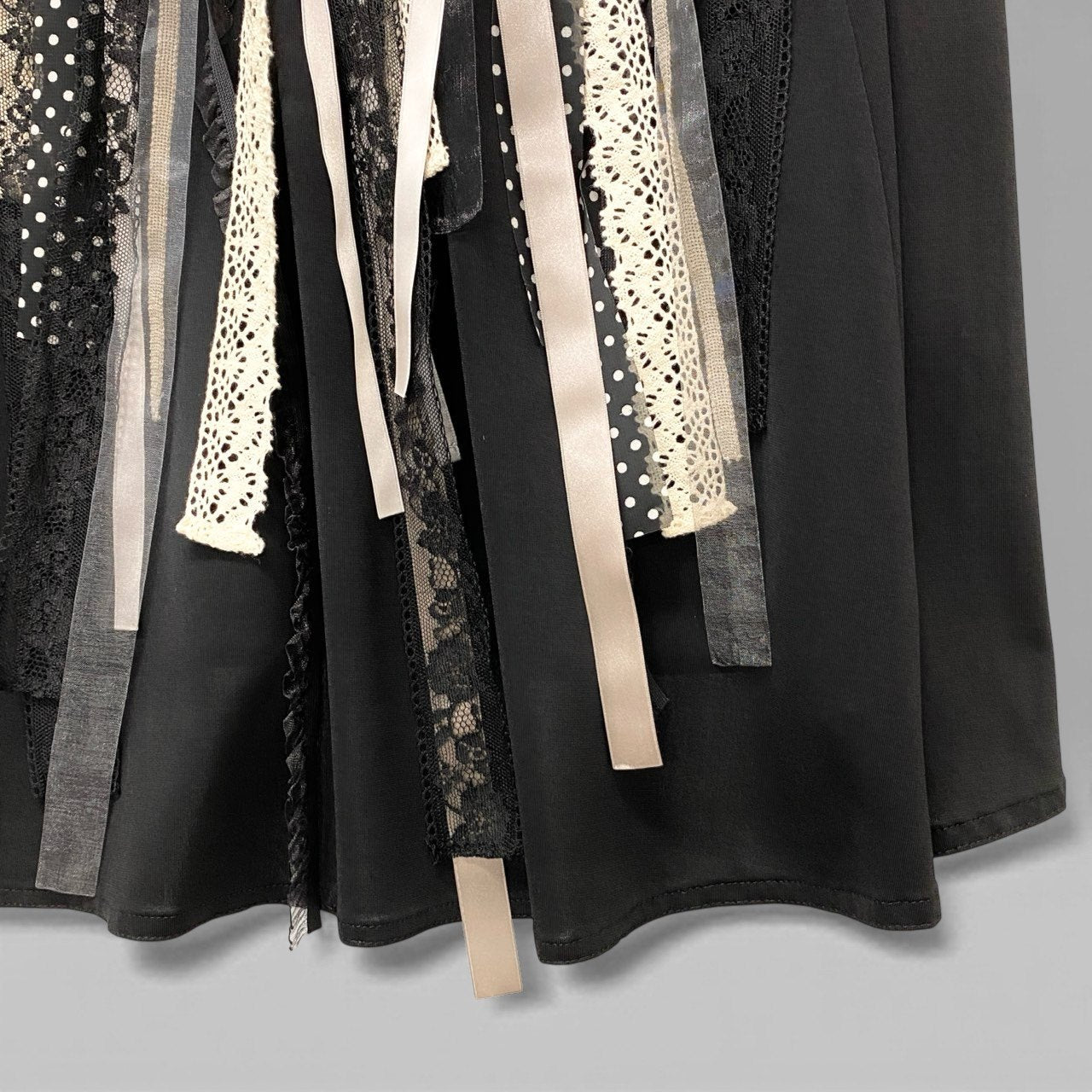 30b18 TOKUKO 1er VOL トクコプルミエヴォル ノースリーブワンピース Vネック リボン レース装飾 異素材切替 レディース 女性用 サイズ9 ブラックu02t