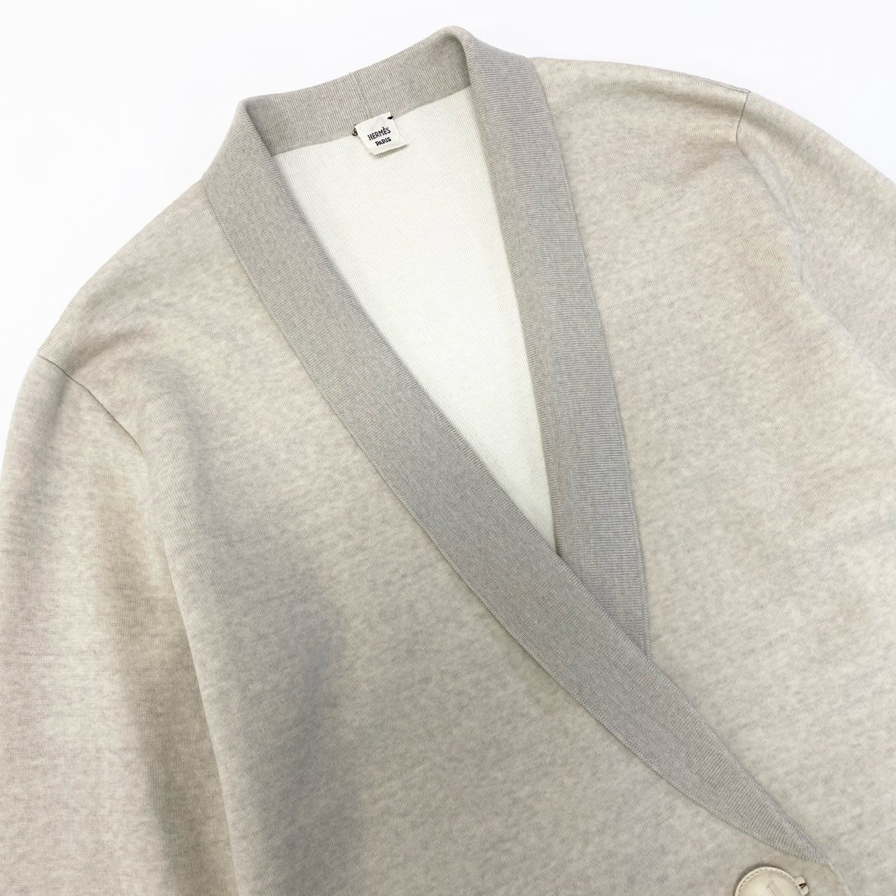 86a16 HERMES エルメス ニットジャケット ハイゲージニット Hロゴ レザーボタン レディース 女性用 サイズ40 ライトベージュ系o07t