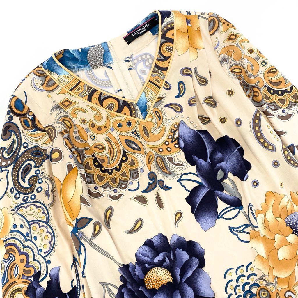 59L15 【美品】LEONARD レオナール チュニック ロングスリーブカットソー Vネック カンカン素材 総柄 トップス 40サイズ ベージュ系 レディースo07t