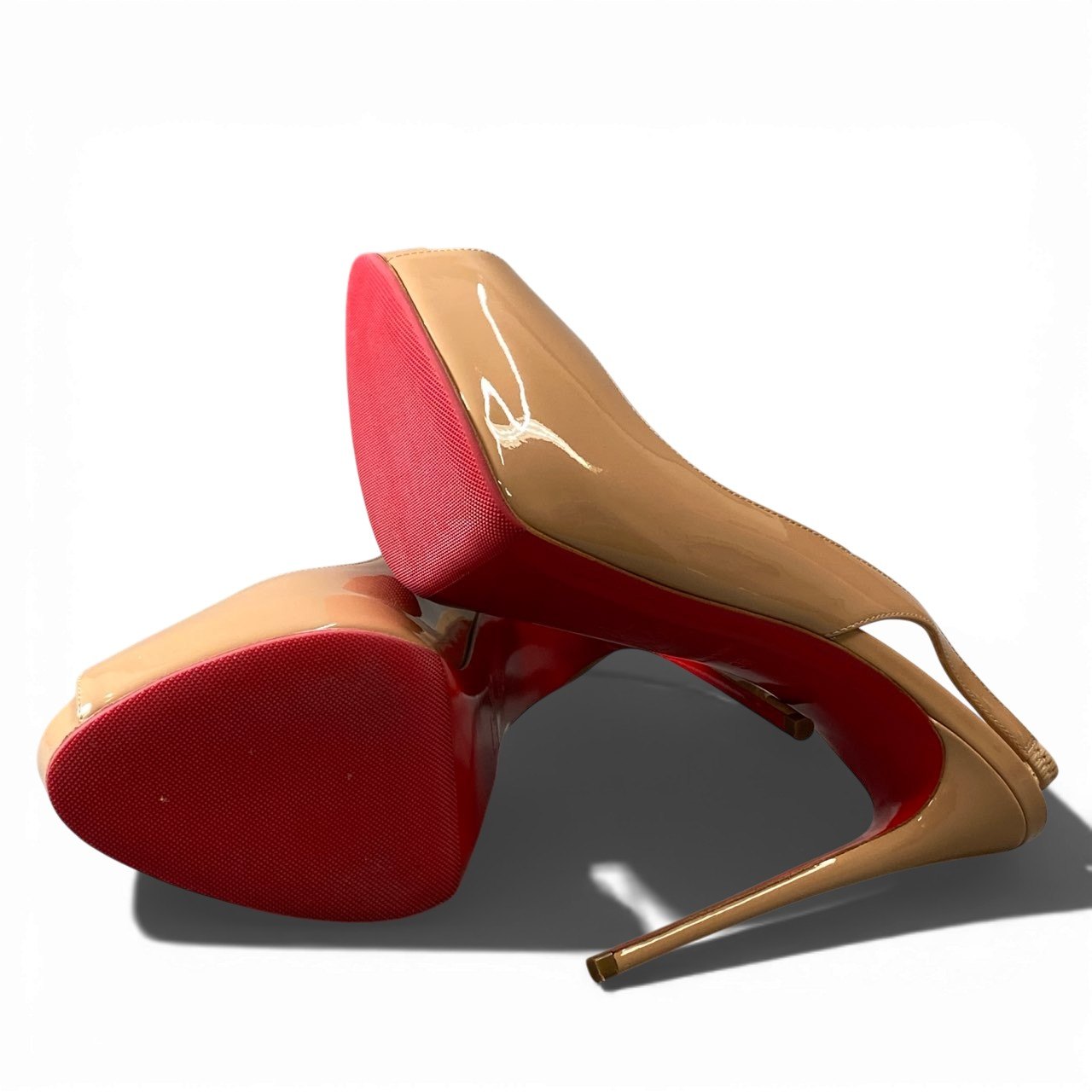 3a5【美品】christianlouboutin クリスチャンルブタン オープントゥ ハイヒール サンダル エナメルパンプス イタリア製 38サイズ ベージュ レザー レディースk02i