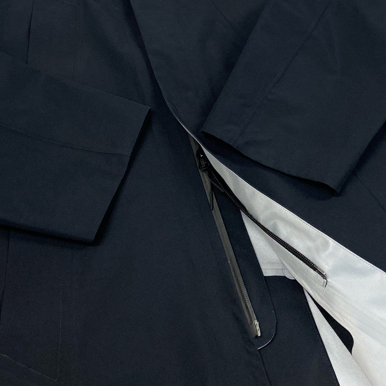 Mb16　《極美品》 MM6 SALOMON エムエムシックス メゾンマルジェラ サロモン コラボ トレンチコート レインコート XS ブラック GORE-TEX ゴアテックス メンズta1