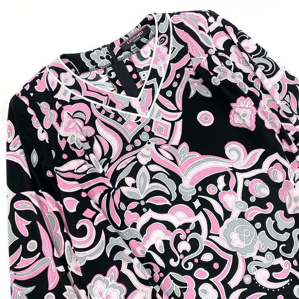 59L15 LEONAD レオナール チュニック ロングスリーブカットソー Vネック カンカン素材 総柄 トップス 40サイズ ブラック ピンク レディースo07t