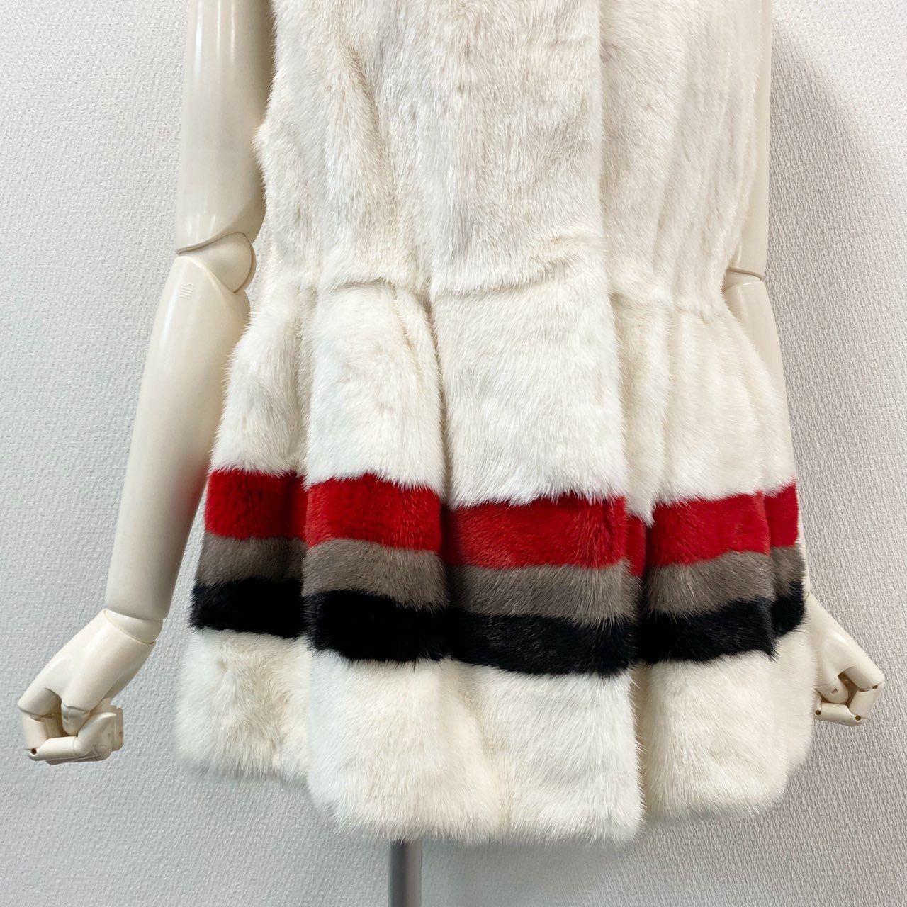 85k4 《希少》 Pellicce Moda ペリーチェモーダ パールミンク 染めデザイン ファーベスト ホワイト 最高級本毛皮 Aライン MINK FURt18r