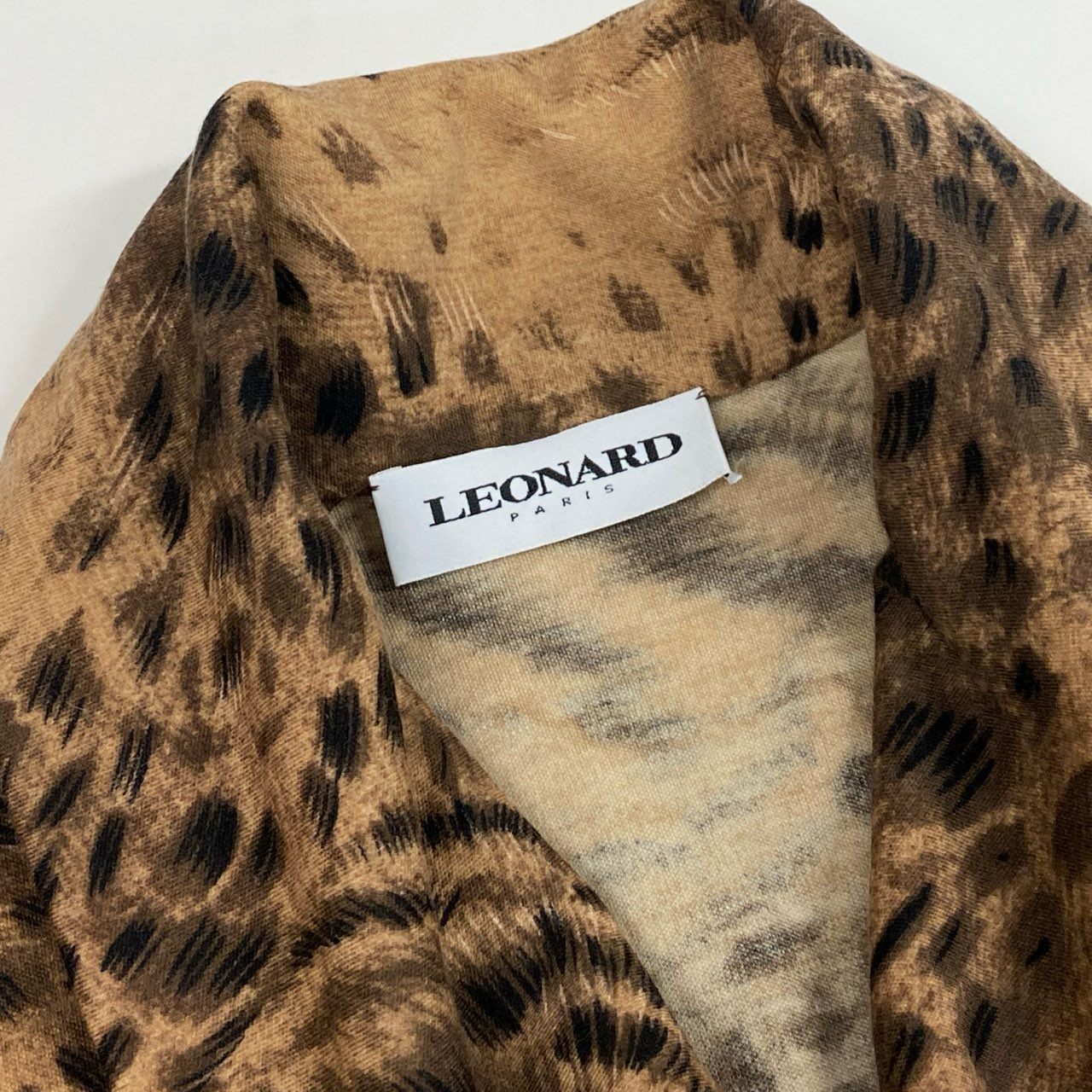 69L17 【美品】LEONARD レオナール 長袖ワンピース ロングワンピース ロングスリーブ レオパード 総柄 ドレス Mサイズ程度 ブラウン系 レディースu02t