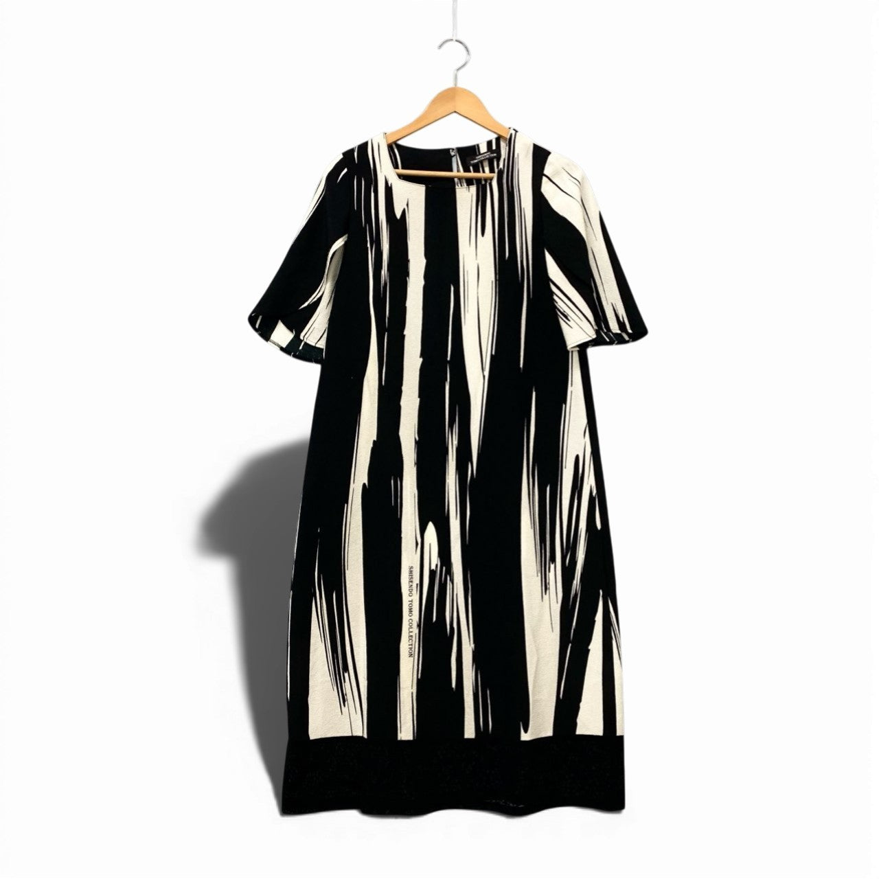 38c3 【美品】 SHISENDO TOMO COLLECTION 詩仙堂 スクエアネック 五分袖ワンピース ロングワンピース 総柄 ちりめん レディース 女性服 ブラック ホワイトu02t