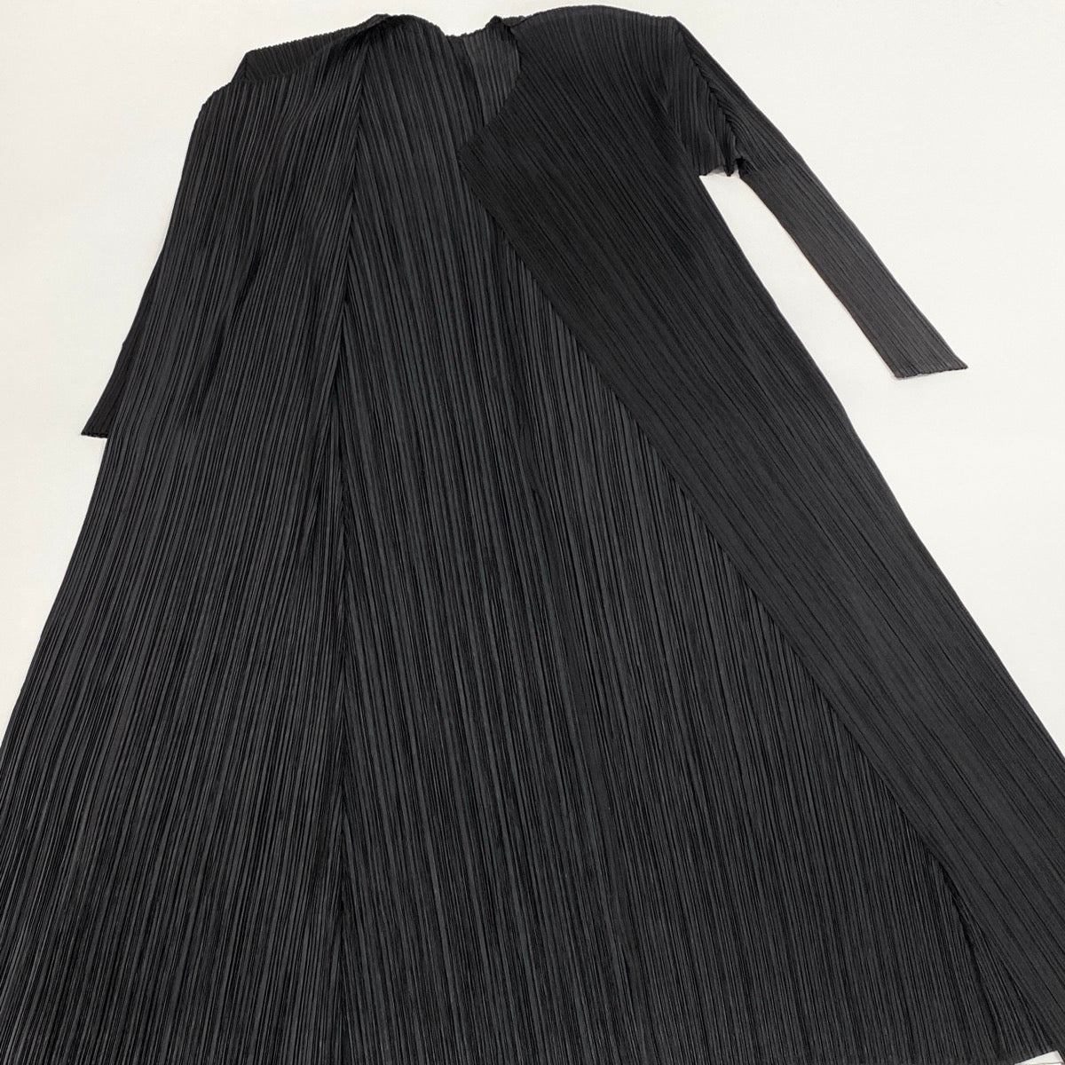 Ag18 PLEATS PLEASE プリーツプリーズ プリーツ加工 ロングカーディガン PP14-JA697 サイズ2 ブラック系 ポリエステル100％ レディースta2