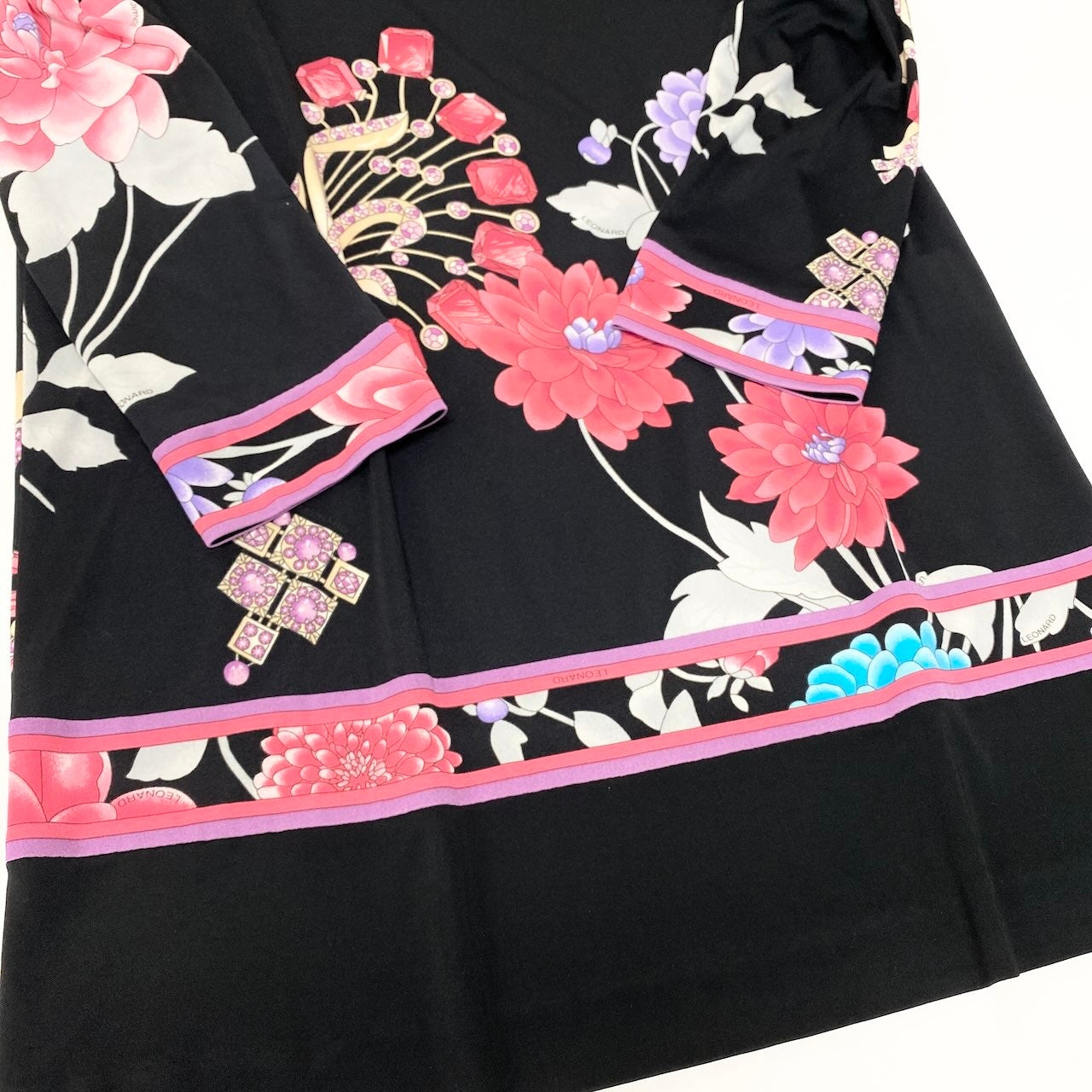 34d12 LEONARD FASHION レオナール ロングスリーブワンピース 膝丈ワンピース 美しい花柄プリント カンカン素材 サイズ40 ブラック レディース 女性用u02t