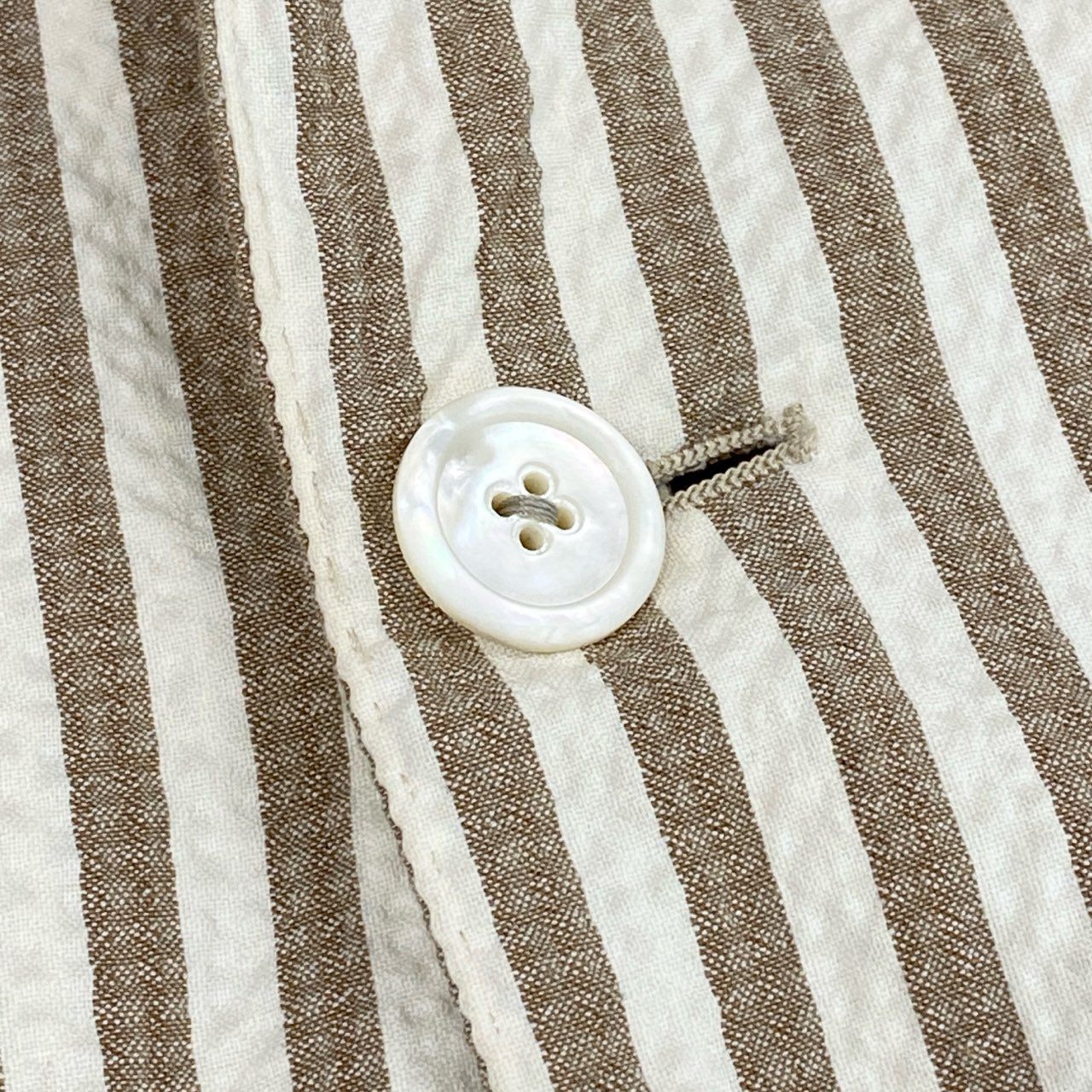 49L9 THE GIGI ザジジ テーラードジャケット サマージャケット シアサッカー 42 ホワイト ブラウン メンズ 紳士服u02t