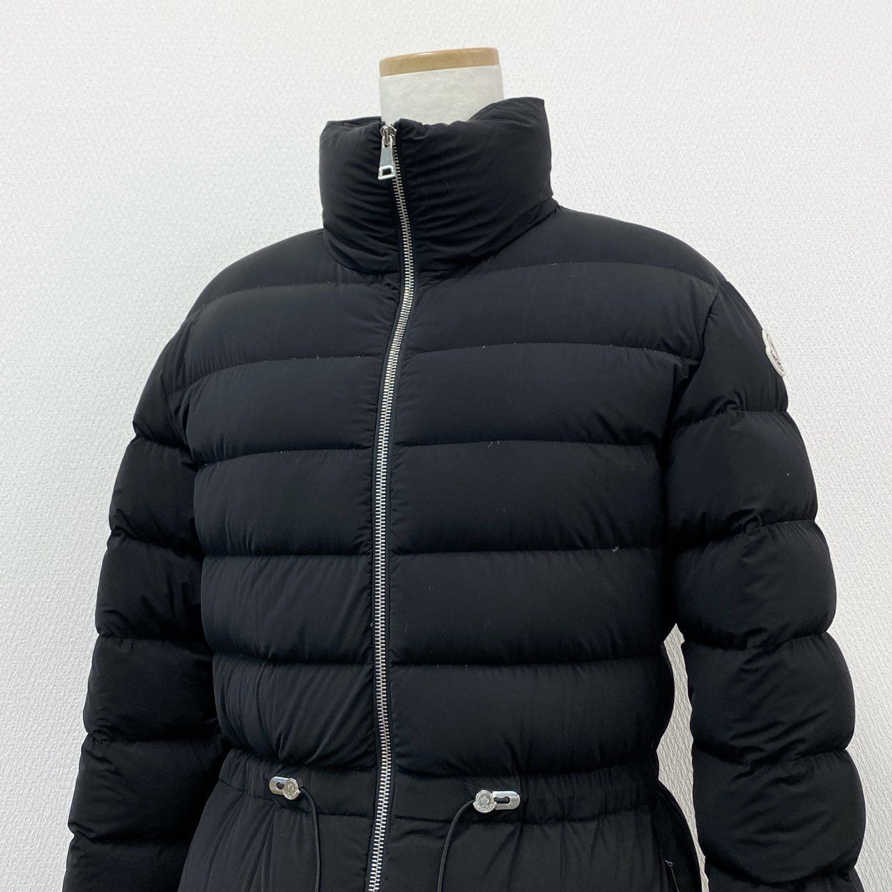 23l14 MONCLER モンクレール 22年 EMPARIS ダウンコート ロングコート ロゴワッペン ウエスト ドローストリング H20931C00049 サイズ00 ブラック レディース